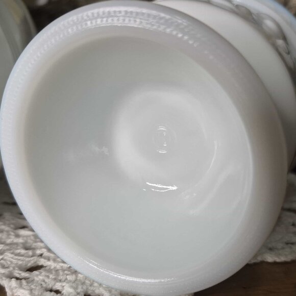 2 Vintage Milk Glass Planters - Picture 9 of 9